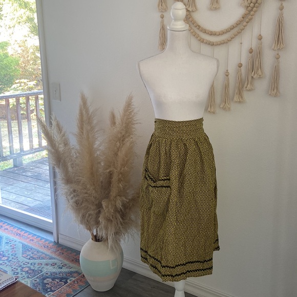 Vintage half apron yellow black smock rikrak ribbon kitchen home cooking 60s 70s - Picture 3 of 15